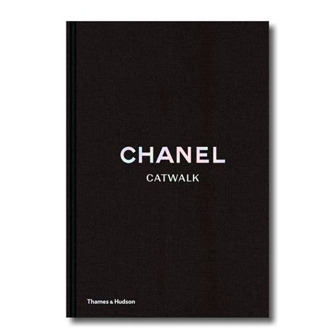 libri chanel da arredo|Chanel: catwalk : the complete collections .